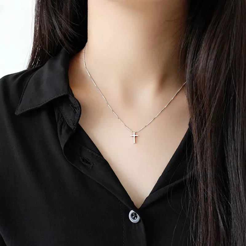 New 925 sterling silver cross pendant necklace clavicle chain temperament personality simple and generous
New 925 sterling silver cross pendant necklace clavicle chain temperament personality simple and generous