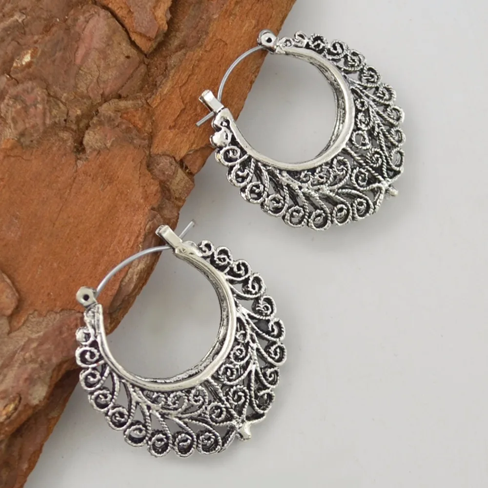 Ethnic Retro Tibet Carved Hollow Flower Moon Shaped Hoop Earrings For Women Girl Party Gypsy Nepal Turkish Indian Tribal Jewelry
Ethnic Retro Tibet Carved Hollow Flower Moon Shaped Hoop Earrings For Women Girl Party Gypsy Nepal Turkish Indian Tribal Jewelry