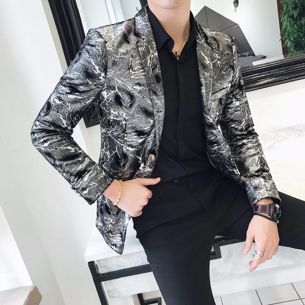 Americana Hombre Blazer Masculino Slim Fit Silver Printed Blazers Mens Stage Wear Smart Casual Club Outfits Vetement Homme 2018
Americana Hombre Blazer Masculino Slim Fit Silver Printed Blazers Mens Stage Wear Smart Casual Club Outfits Vetement Homme 2018