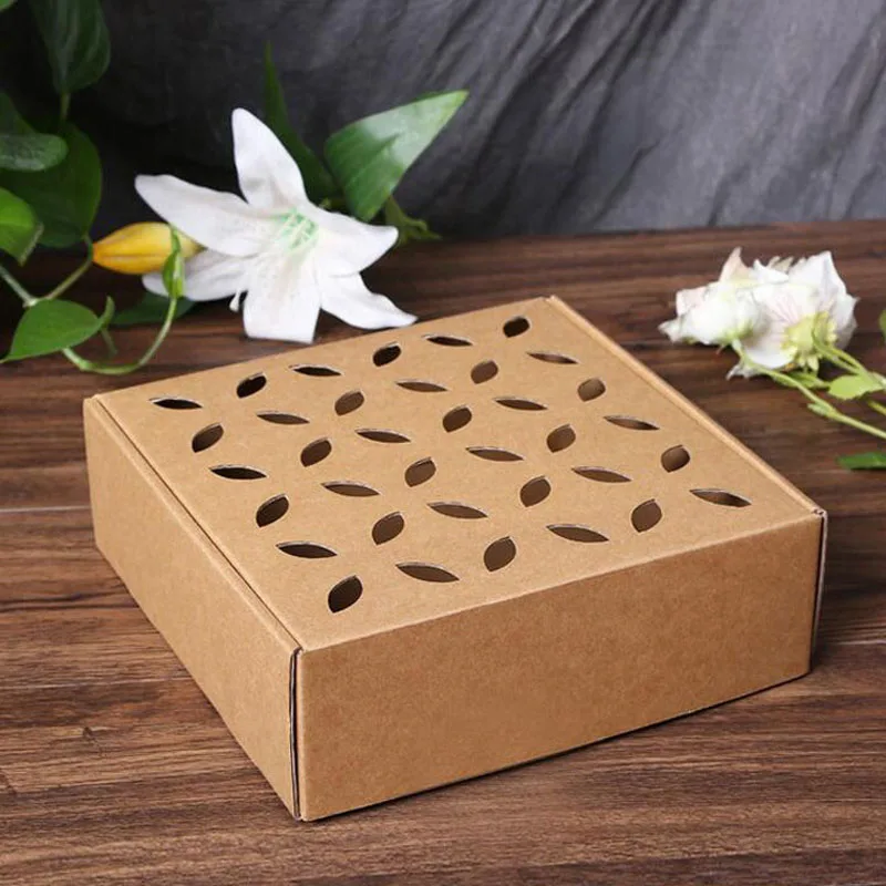 100pcs 25*24*8cm Hollow Out Large Square Kraft Paper Gift Box Cookie Fruit Dessert Box Packaging Free Shipping ZA5251
100pcs 25*24*8cm Hollow Out Large Square Kraft Paper Gift Box Cookie Fruit Dessert Box Packaging Free Shipping ZA5251