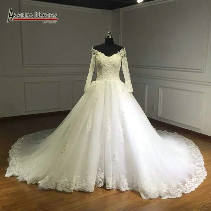 Luxury Real Photos Boat V Neck Royal Train Wedding Dress Long Sleeves Ball Gown 2017 Wedding Dresses
Luxury Real Photos Boat V Neck Royal Train Wedding Dress Long Sleeves Ball Gown 2017 Wedding Dresses
