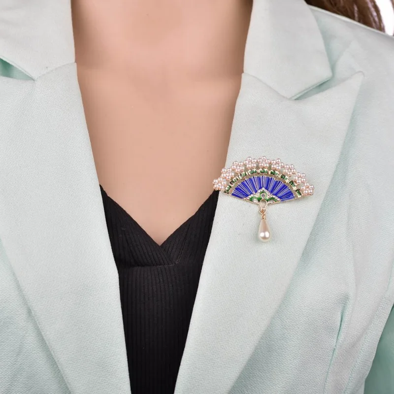 Chinese Style Vintage Pearl Pendant Fan Multi-color Crystal Wheat Brooches for Women Rhinestone Brooch Pin Fashion Jewelry Coat
Chinese Style Vintage Pearl Pendant Fan Multi-color Crystal Wheat Brooches for Women Rhinestone Brooch Pin Fashion Jewelry Coat