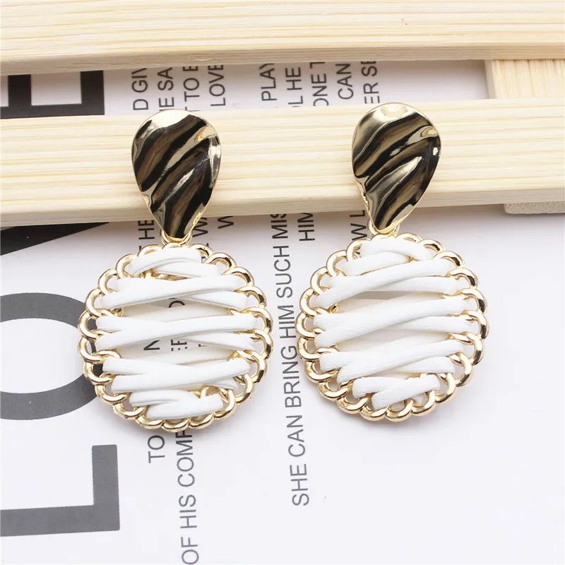 2019 New design fashion pop jewelry leather hand-knitted earrings sample with wave drop metal earrings
2019 New design fashion pop jewelry leather hand-knitted earrings sample with wave drop metal earrings