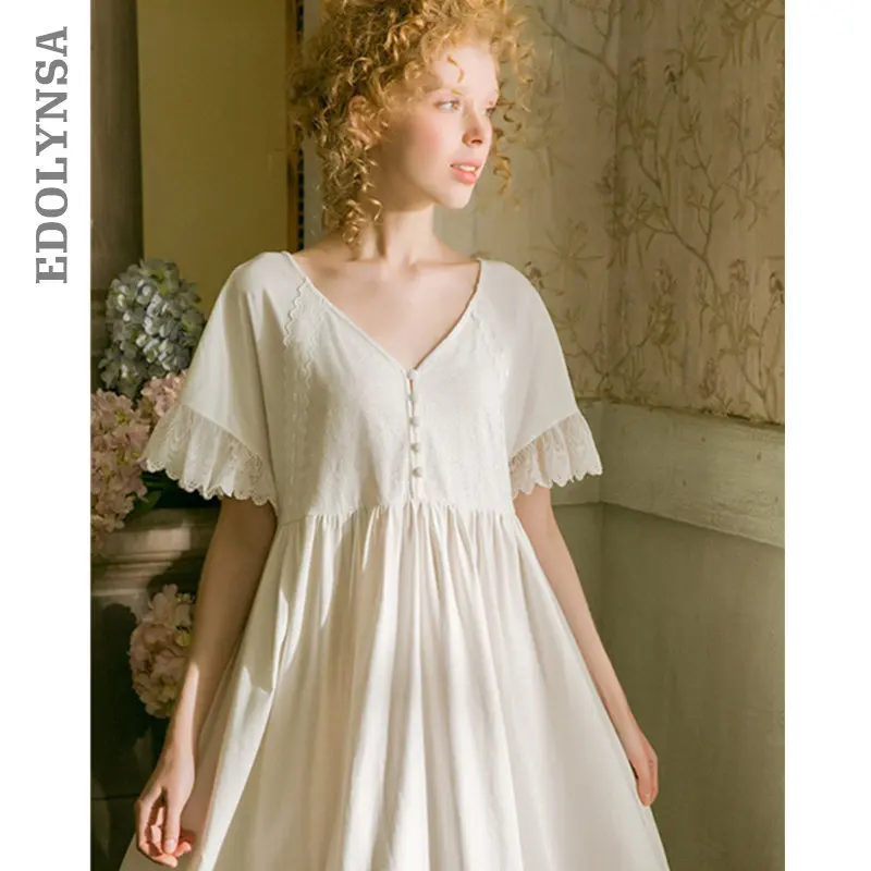 2019 Vintage Nightgown Elegant Lace Patchwork V-Neck Button Front Summer Women Home Wear Night Dress White Cotton Sleepwear T490
2019 Vintage Nightgown Elegant Lace Patchwork V-Neck Button Front Summer Women Home Wear Night Dress White Cotton Sleepwear T490