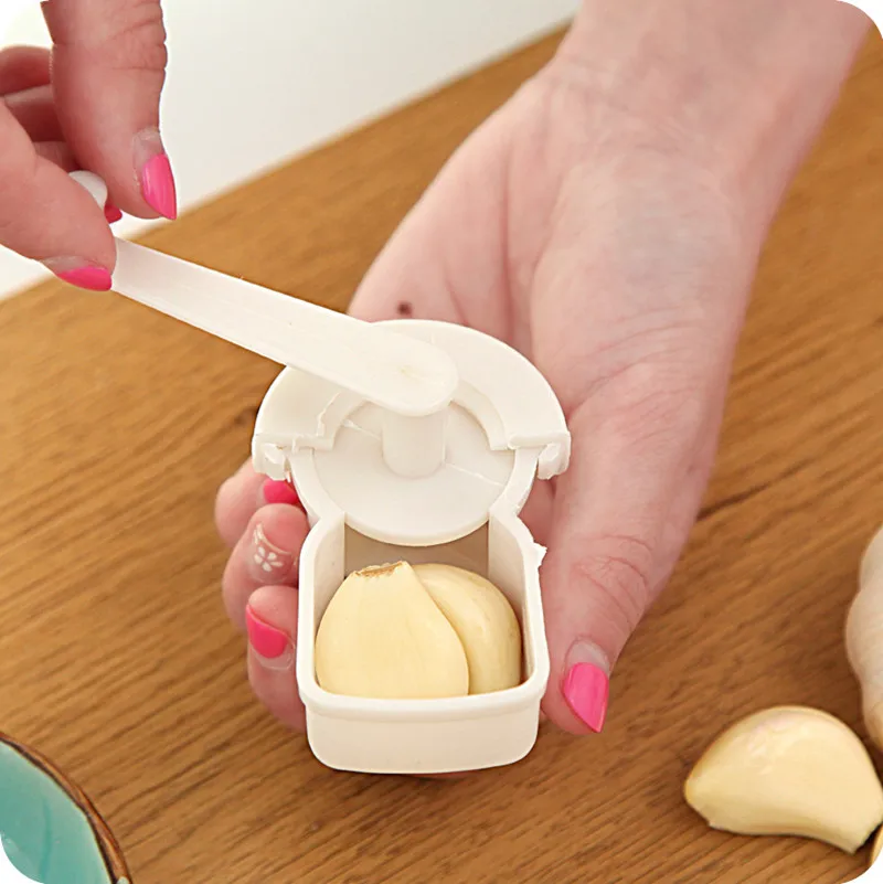 Mini practical ginger Garlic Presses Manual Mashed Machine Kitchen Easy Using Blenders peeler Daosuan device
Mini practical ginger Garlic Presses Manual Mashed Machine Kitchen Easy Using Blenders peeler Daosuan device
