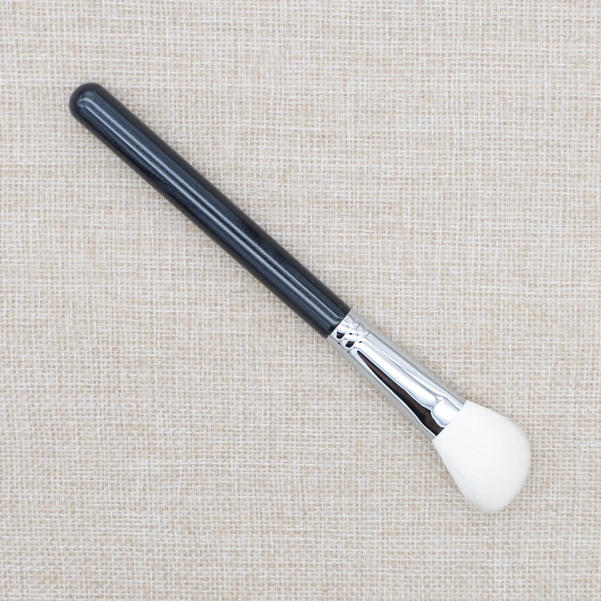 C02 Professional Make Up Brush Angled Contour Brush Soft Sokouhou Goat Hair Manually Bundled Makeup Brushes
C02 Professional Make Up Brush Angled Contour Brush Soft Sokouhou Goat Hair Manually Bundled Makeup Brushes
