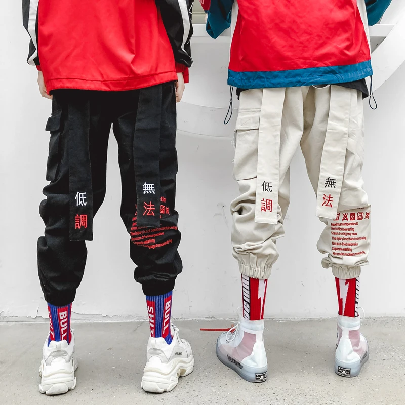 Men ribbons punk hip hop joggers embroider vintage cargo pants with many pockets man couple casual loose streetwear sweatpants
Men ribbons punk hip hop joggers embroider vintage cargo pants with many pockets man couple casual loose streetwear sweatpants