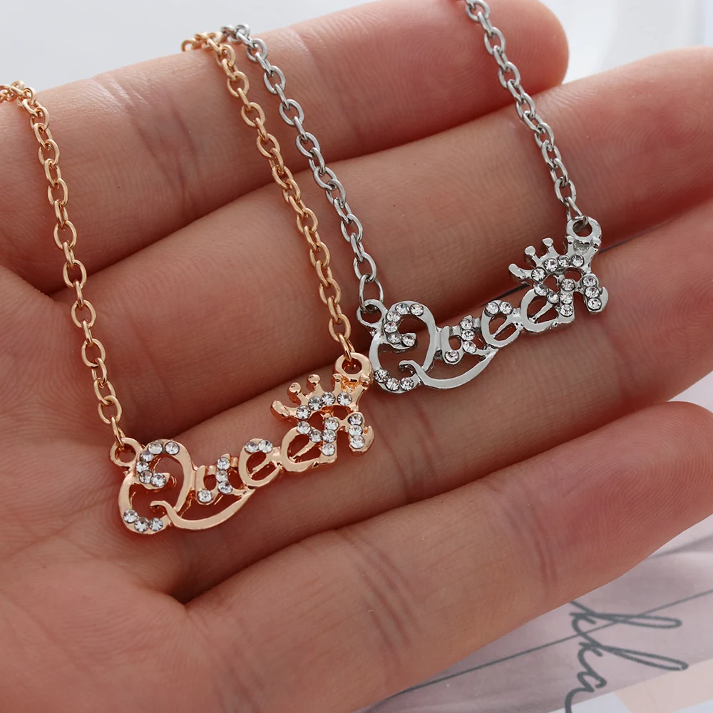 1Pcs 2019 Elegant Queen Letter Pendant Necklace Shiny Rhinestone Clavicle Chain Necklace Jewelry Accessories Bijoux Choker
1Pcs 2019 Elegant Queen Letter Pendant Necklace Shiny Rhinestone Clavicle Chain Necklace Jewelry Accessories Bijoux Choker