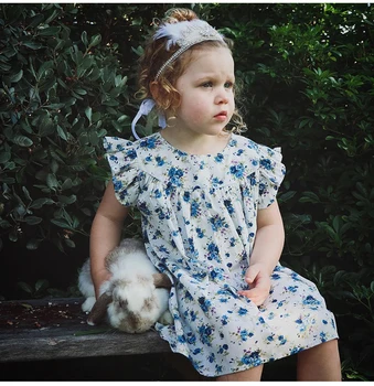 European and American floral retro style princess dress 2018 summer new girls baby small flying sleeves seaside holiday dress
European and American floral retro style princess dress 2018 summer new girls baby small flying sleeves seaside holiday dress