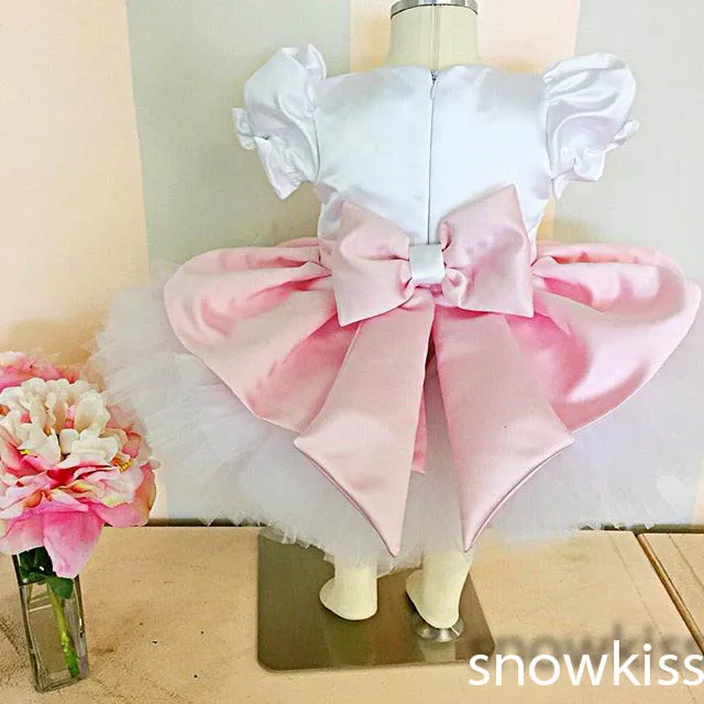 Cute New white/ivory cute flower girl dresses with bow kids mini satin ball gowns for birthday occasion toddler tutu puffy dress
Cute New white/ivory cute flower girl dresses with bow kids mini satin ball gowns for birthday occasion toddler tutu puffy dress