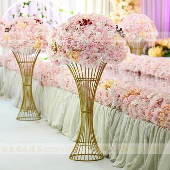 Openwork vase wedding decoration wedding flower arrangement home decoration wedding layout pavement decoration road
Openwork vase wedding decoration wedding flower arrangement home decoration wedding layout pavement decoration road