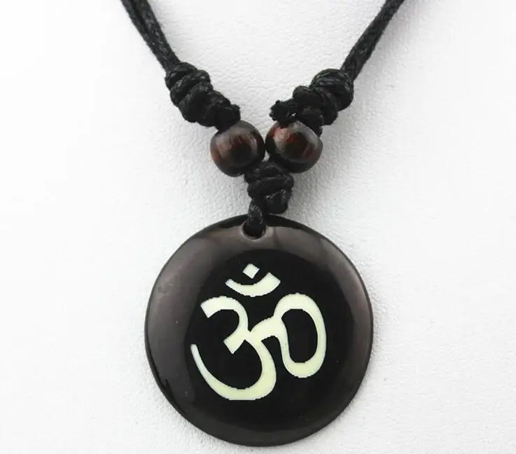 Fashion Hindu Buddhist Hinduism Yoga India yak Resin bone Carving Pendant Necklace Amulet Lucky Gift Tribal Rope Chain Jewelry
Fashion Hindu Buddhist Hinduism Yoga India yak Resin bone Carving Pendant Necklace Amulet Lucky Gift Tribal Rope Chain Jewelry