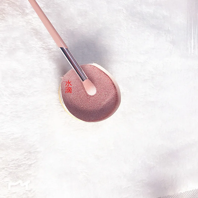 1 pcsThe new models are special-shaped powder white halo brush eye shadow brush water drop shape brush shape and brush
1 pcsThe new models are special-shaped powder white halo brush eye shadow brush water drop shape brush shape and brush