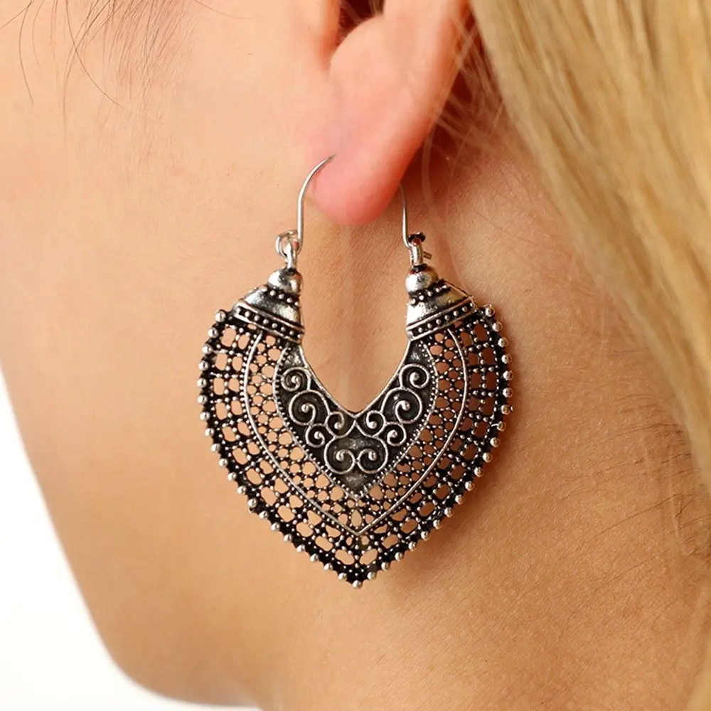 Hot Ethnic Vintage Jewelry Carving Hollow Gypsy Heart Earrings For Women Pendientes Mujer Brincos 
Hot Ethnic Vintage Jewelry Carving Hollow Gypsy Heart Earrings For Women Pendientes Mujer Brincos