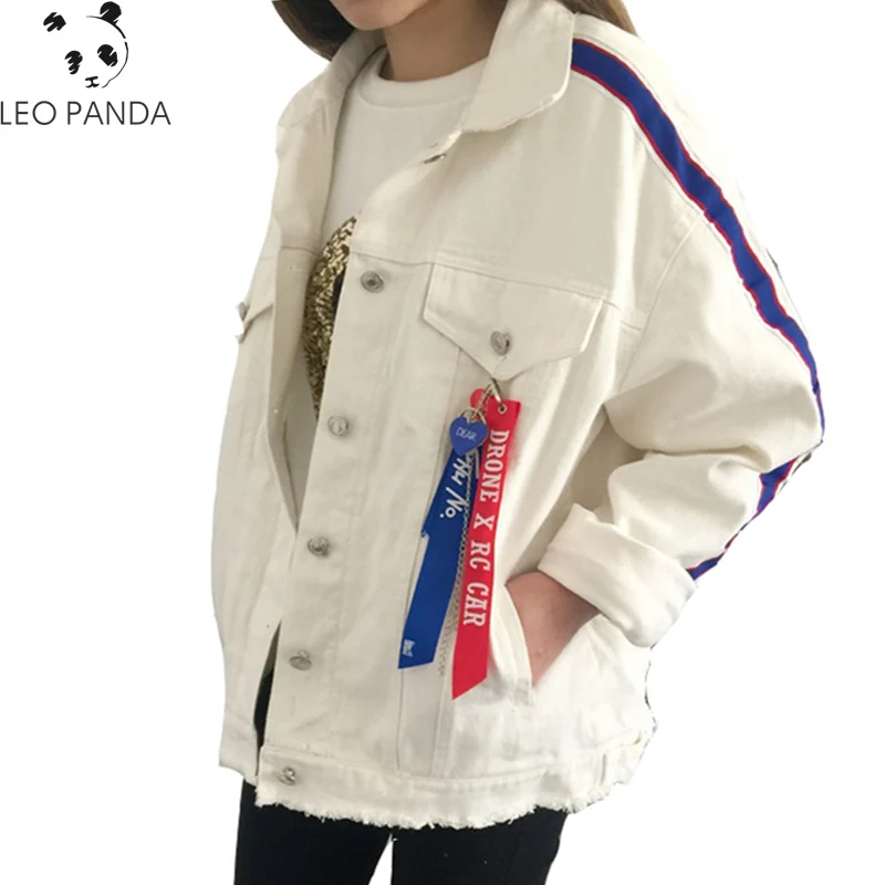 2019 Denim Jacket Women Short Jeans Blue Edge Sleeve Overcoat Fashion Ladies Jacket Top Turn Down Collar White Jeans Top Women
2019 Denim Jacket Women Short Jeans Blue Edge Sleeve Overcoat Fashion Ladies Jacket Top Turn Down Collar White Jeans Top Women