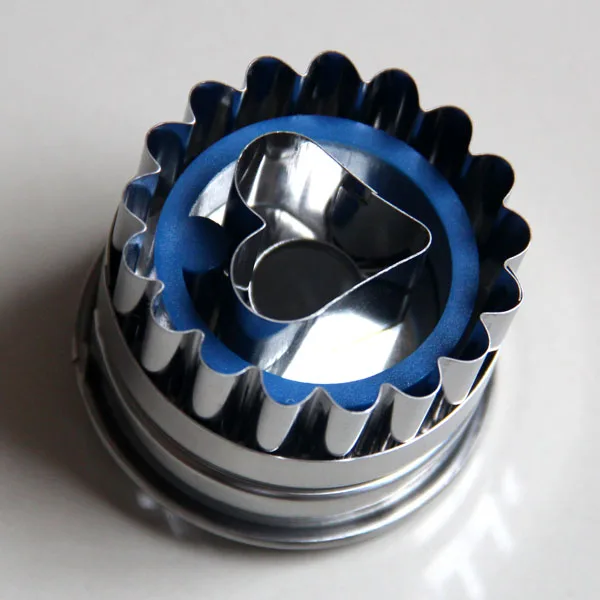 Free shipping high quality Metal heart cutout plunger cutter mold for cake decoration
Free shipping high quality Metal heart cutout plunger cutter mold for cake decoration