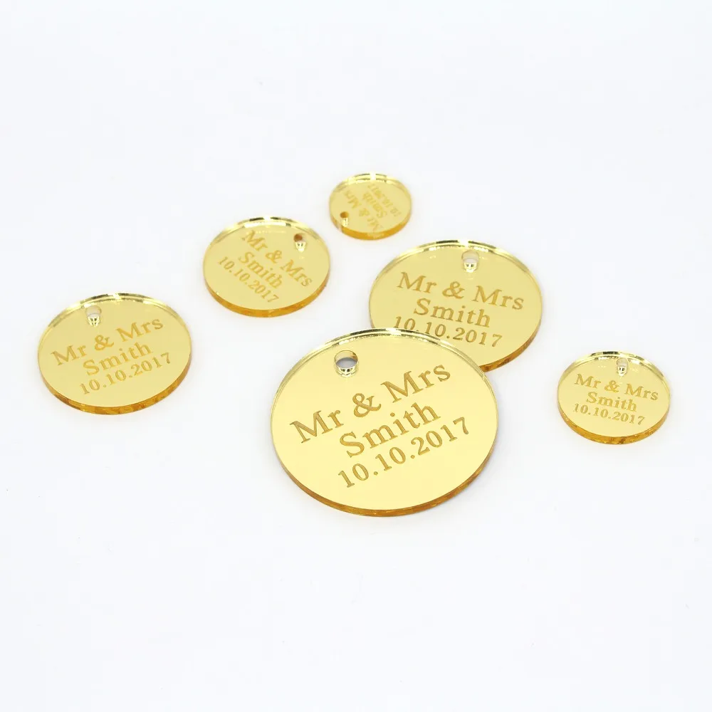 

50 Pieces Personalized Gold Mirror Coins Wine Charm For Wedding Favors Round Table Decoration Tag For Engagement / Anniversary