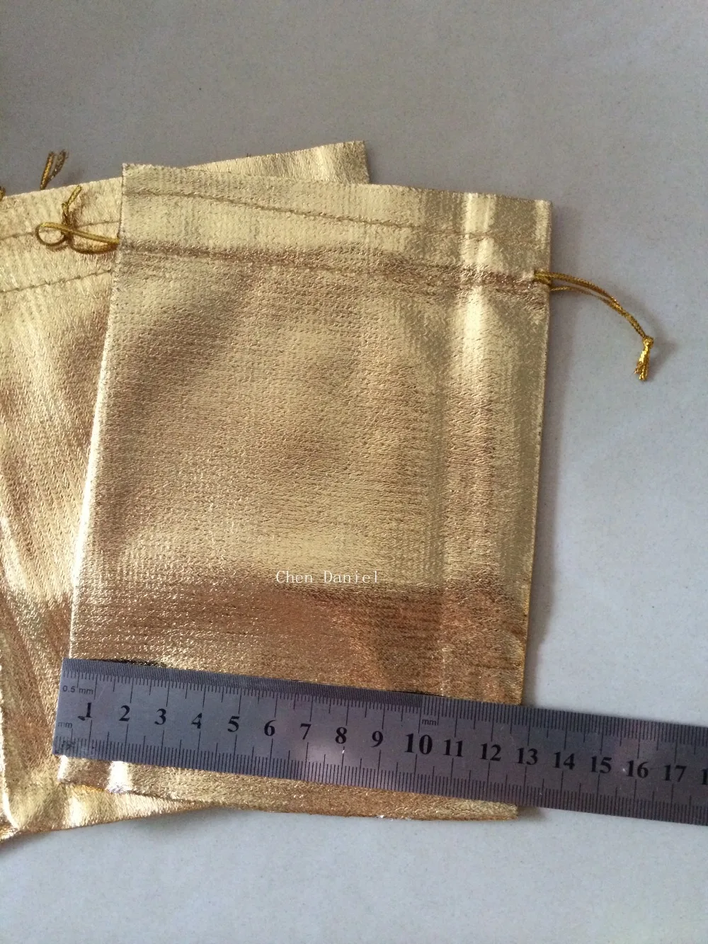 100 pcs 13x18cm Gold Plated Satin Gift Bags With Drawstring jewelry gift Pouch bags
100 pcs 13x18cm Gold Plated Satin Gift Bags With Drawstring jewelry gift Pouch bags