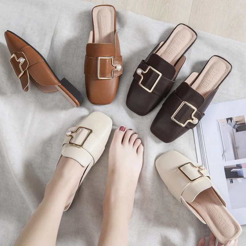 Women Brand Slippers Mule Shoes Flat Women Slides Casual Shoes Pearl Buckle Mules Square Toe Low Heel Shoes Fashion Sandals Hot
Women Brand Slippers Mule Shoes Flat Women Slides Casual Shoes Pearl Buckle Mules Square Toe Low Heel Shoes Fashion Sandals Hot