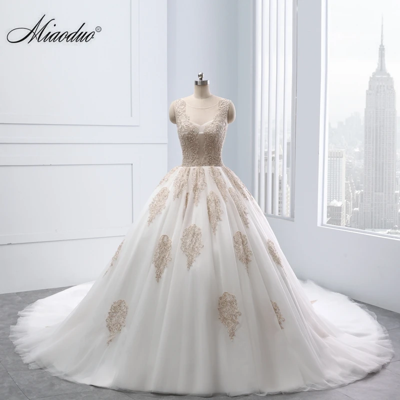 Miaoduo Applique Lace Pearls Ball Gown 2019 New Vintage Wedding dresses Bridal Gowns Vestido De Novias Cathedral Train
Miaoduo Applique Lace Pearls Ball Gown 2019 New Vintage Wedding dresses Bridal Gowns Vestido De Novias Cathedral Train