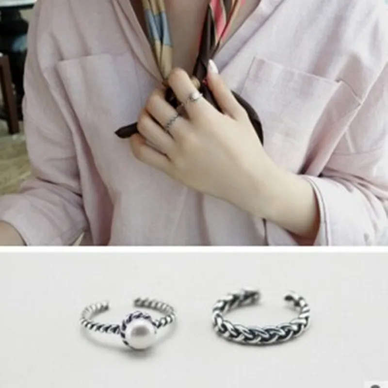 New Retro twist woven silver ring inlaid pearl ring opening female fashion accessories selling wholesale
New Retro twist woven silver ring inlaid pearl ring opening female fashion accessories selling wholesale