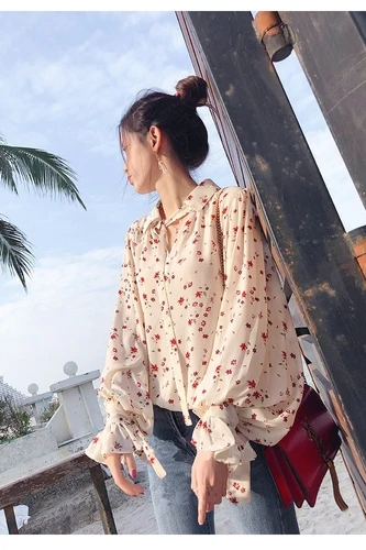 Lantern Sleeve Floral Print Blouse Shirt Casual Chiffon Turn-down Collar Ruffles Women Tops Elegant 2018 Autumn Winter Tie Blusa
Lantern Sleeve Floral Print Blouse Shirt Casual Chiffon Turn-down Collar Ruffles Women Tops Elegant 2018 Autumn Winter Tie Blusa