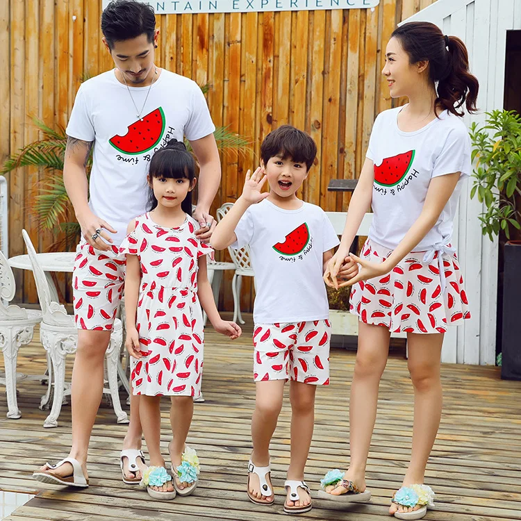 2018 Summer Family Matching Clothing Set Korean Fashion Cotton Fashion T Shirt With Skirt 2pcs Couple/ Lovers Beach Sports Suit
2018 Summer Family Matching Clothing Set Korean Fashion Cotton Fashion T Shirt With Skirt 2pcs Couple/ Lovers Beach Sports Suit