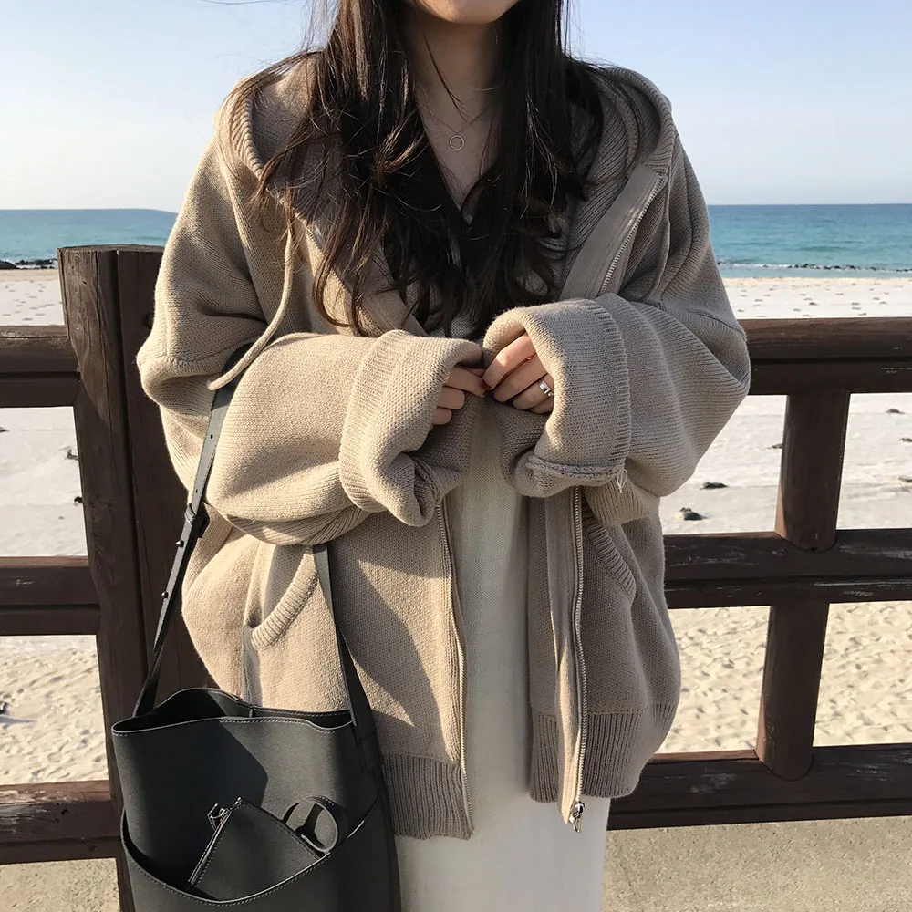 2019 autumn and winter age reduction casual solid color loose wild thickening wild sweater jacket Lazy casual Comfortable woman
2019 autumn and winter age reduction casual solid color loose wild thickening wild sweater jacket Lazy casual Comfortable woman