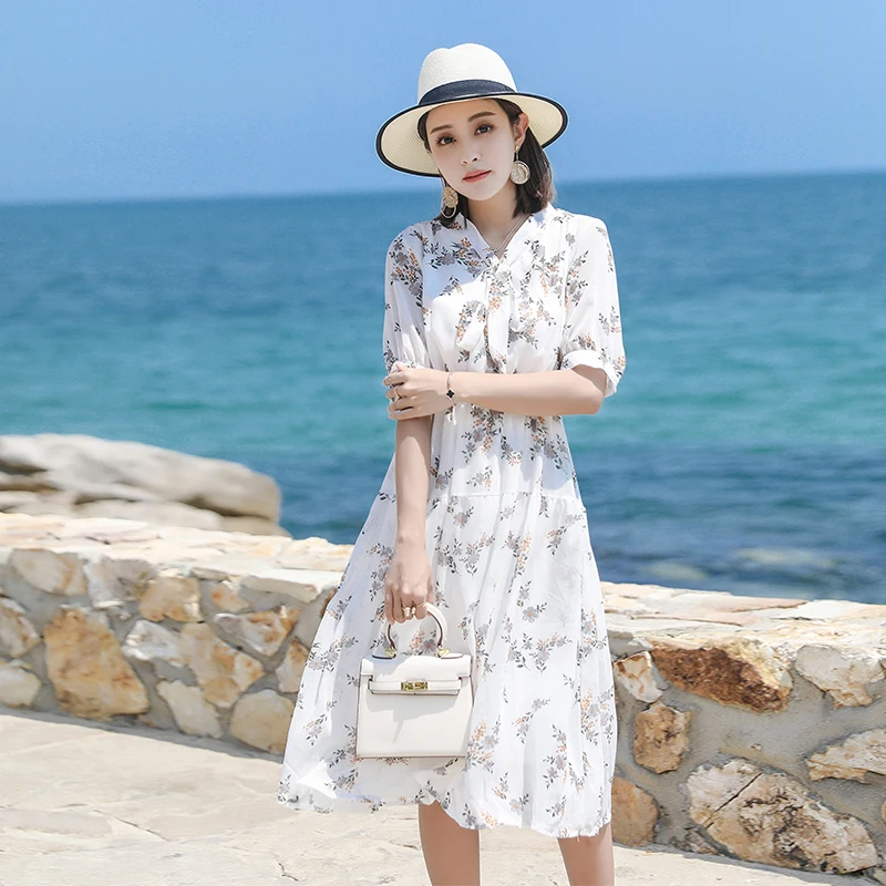 2019 New V-neck Lace Short-sleeved Printed Bow Long Chiffon Dress Women Vogue Temperament Slim Floral White Summer Dress Female
2019 New V-neck Lace Short-sleeved Printed Bow Long Chiffon Dress Women Vogue Temperament Slim Floral White Summer Dress Female