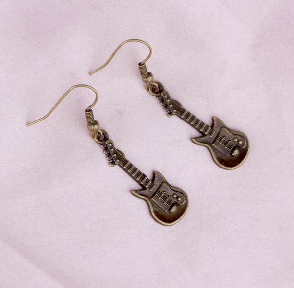 E025 European and American jewelry wholesale wild violin guitar earrings jewelry women
E025 European and American jewelry wholesale wild violin guitar earrings jewelry women