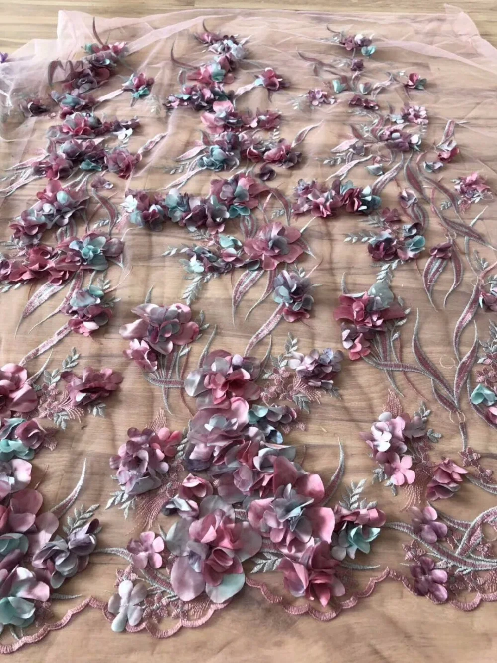 Fashionable 3D FLOWER Nigerian french tulle lace fabrics High Quality embroidered Tulle Lace Fabric For Wedding Dress
Fashionable 3D FLOWER Nigerian french tulle lace fabrics High Quality embroidered Tulle Lace Fabric For Wedding Dress