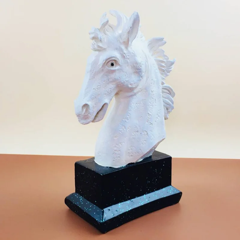 Nordic Creative Home Soft Decorations Retro Animal Horse Head Study TV Cabinet Model Room Decoration Feng Shui Decor Home
Nordic Creative Home Soft Decorations Retro Animal Horse Head Study TV Cabinet Model Room Decoration Feng Shui Decor Home