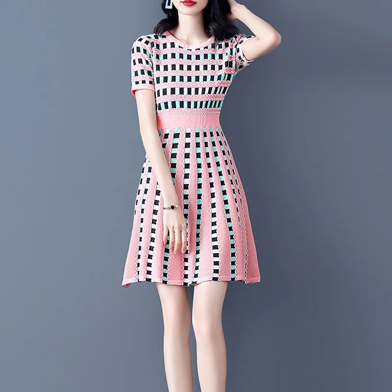 HAMALIEL New Women Short Sleeve Sweater Dress Summer Pink Plaid Bright Silk Knitted Dress Fashion O Neck Elastic Bodycon Dress
HAMALIEL New Women Short Sleeve Sweater Dress Summer Pink Plaid Bright Silk Knitted Dress Fashion O Neck Elastic Bodycon Dress