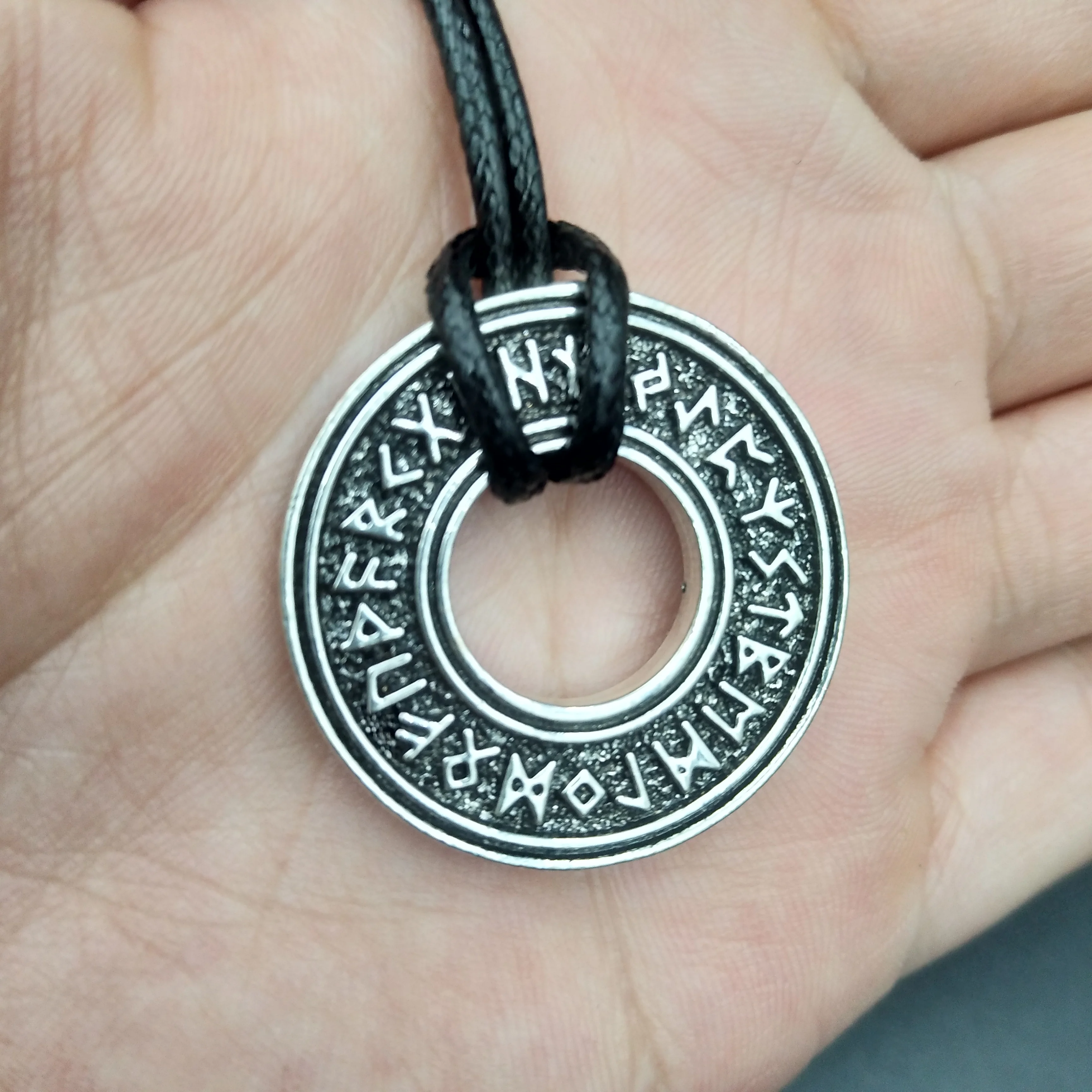 Viking Amulet Pendant Necklace Icelandic Vegvisir Helmet Horror In Runic Circle Vikings Jewelry Valknut Raven RUNE PENDANT Nordi
Viking Amulet Pendant Necklace Icelandic Vegvisir Helmet Horror In Runic Circle Vikings Jewelry Valknut Raven RUNE PENDANT Nordi