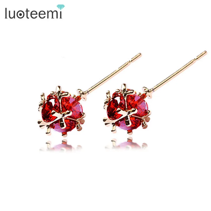 LUOTEEMI Small Lucky Ball Fashion Luxury Champagne Gold Color Imitation Garnet Zircon Stud Earrings Jewelry Factory Wholesale
LUOTEEMI Small Lucky Ball Fashion Luxury Champagne Gold Color Imitation Garnet Zircon Stud Earrings Jewelry Factory Wholesale