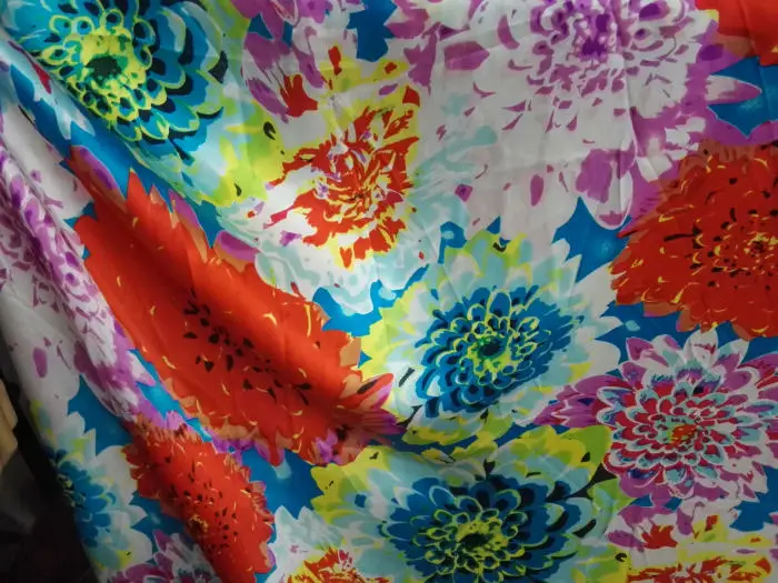 New Arrive Free shipping 100% pure nature silk fabric floral silk for dress curtains clothing bedding scarf LS0513
New Arrive Free shipping 100% pure nature silk fabric floral silk for dress curtains clothing bedding scarf LS0513