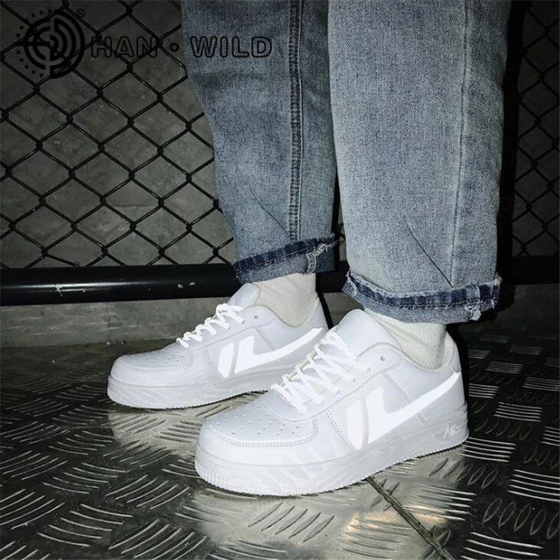 New Breathable Women Retro Skateboard Shoes Female Leather Casual Shoes Street Flats Reflective Sneakers Men Women Jogging Shoes
New Breathable Women Retro Skateboard Shoes Female Leather Casual Shoes Street Flats Reflective Sneakers Men Women Jogging Shoes