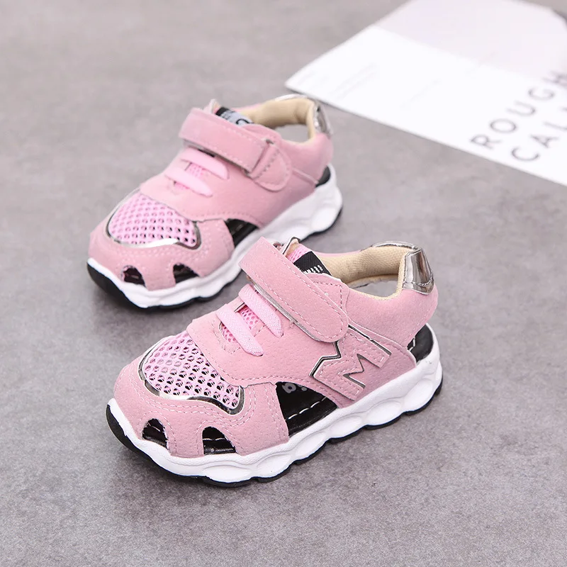 New 2017 European fashion children shoes new brand LED lighted cool kids sneakers hot sales girls boys shoes cute baby shoes
New 2017 European fashion children shoes new brand LED lighted cool kids sneakers hot sales girls boys shoes cute baby shoes