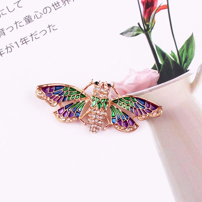 

LUBOV Colorful Wings Moth Brooches Pins Rhinestone Inlaid Golden Metal Fly Insect Brooch Pin Trendy Women Costume Jewelry 2019