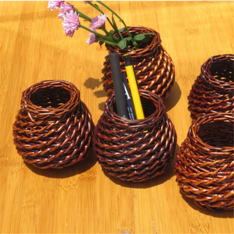New Handmade Exquisite Woven Rattan Basket Desktop Small Items Debris Storage Finishing Pen Decoration Crafts 9.5*7CM
New Handmade Exquisite Woven Rattan Basket Desktop Small Items Debris Storage Finishing Pen Decoration Crafts 9.5*7CM