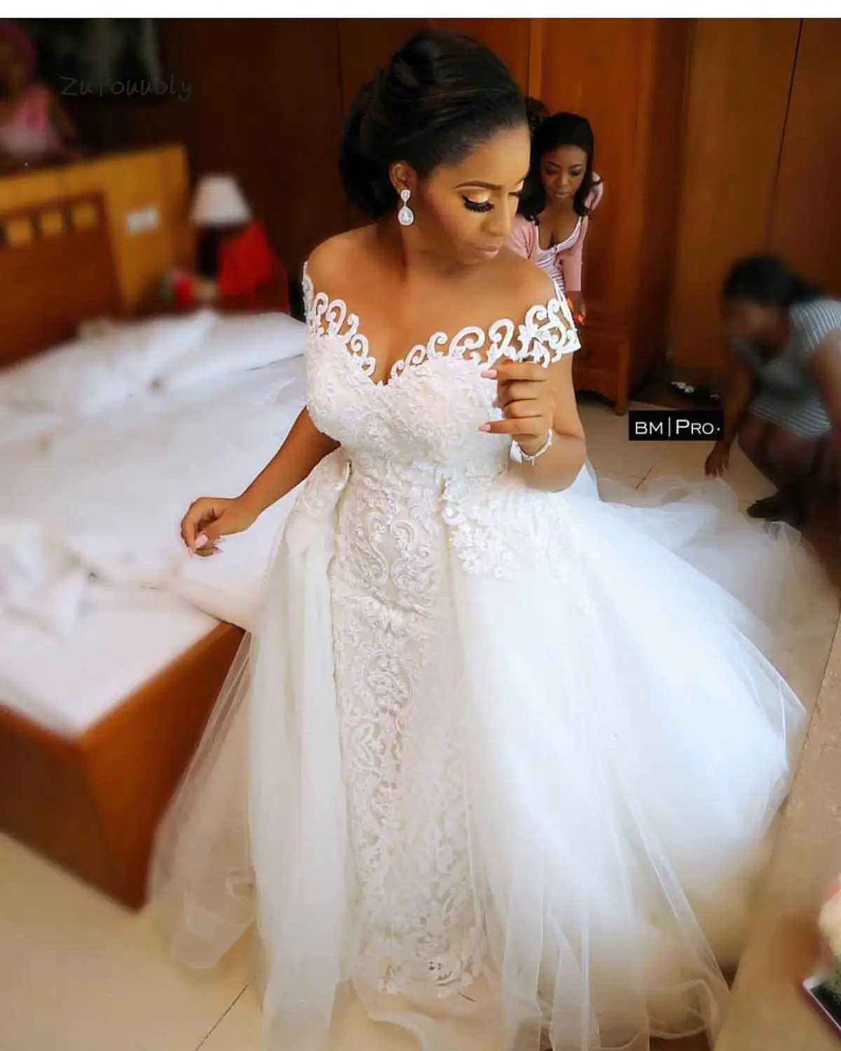 Dubai Arabic Wedding Dresses Detachable Train African Wedding Dress Mermaid Convertible 2 In 1 Lace Country Wedding Dress 2019
Dubai Arabic Wedding Dresses Detachable Train African Wedding Dress Mermaid Convertible 2 In 1 Lace Country Wedding Dress 2019
