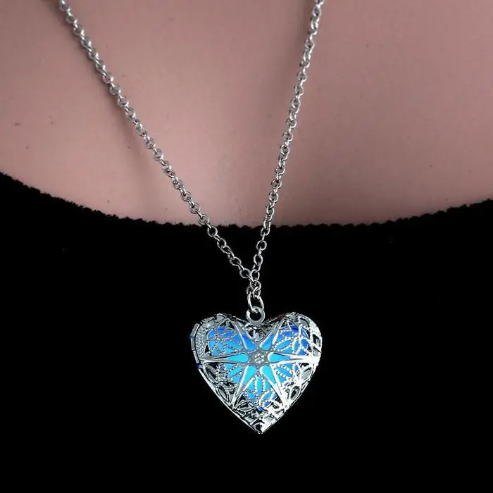 Vintage Blue Glowing Heart Necklace Glowing Jewelry Pendant Heart Glow Necklace Glow in the Dark Magical Gifts
Vintage Blue Glowing Heart Necklace Glowing Jewelry Pendant Heart Glow Necklace Glow in the Dark Magical Gifts