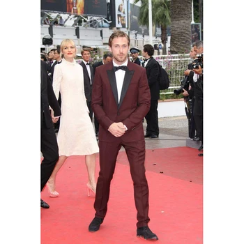 Burgundy Mens Suits One Button Groom Tuxedos Peaked Lapel Wedding Suits Groomsmen Prom Formal Men Suit 2017 ( jacket+Pants+tie)
Burgundy Mens Suits One Button Groom Tuxedos Peaked Lapel Wedding Suits Groomsmen Prom Formal Men Suit 2017 ( jacket+Pants+tie)