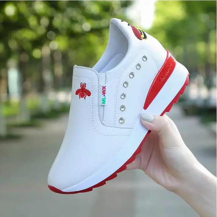 Women Casual Shoes 2019 Autumn Women Sneakers Fashion Breathable Leather Platform White Women Shoes Bright drill heighten shoe
Women Casual Shoes 2019 Autumn Women Sneakers Fashion Breathable Leather Platform White Women Shoes Bright drill heighten shoe