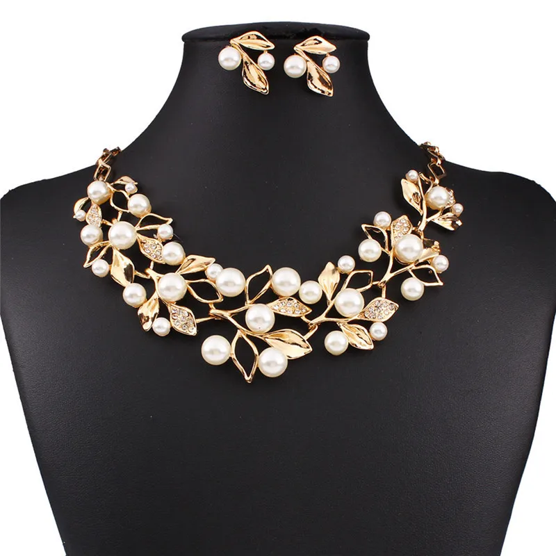 Popular fashion simulated-pearl short clavicle chain necklace and earrings suit for woman jewelry sets
Popular fashion simulated-pearl short clavicle chain necklace and earrings suit for woman jewelry sets