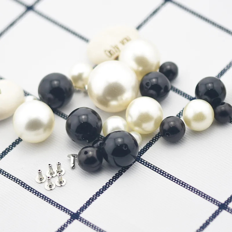 20pcs 14mm White Black Pearl Rivets Round Head Acrylic Rivet Spikes for Wedding Dresses Pants Hat Bag Shoes Crafts Decoration
20pcs 14mm White Black Pearl Rivets Round Head Acrylic Rivet Spikes for Wedding Dresses Pants Hat Bag Shoes Crafts Decoration