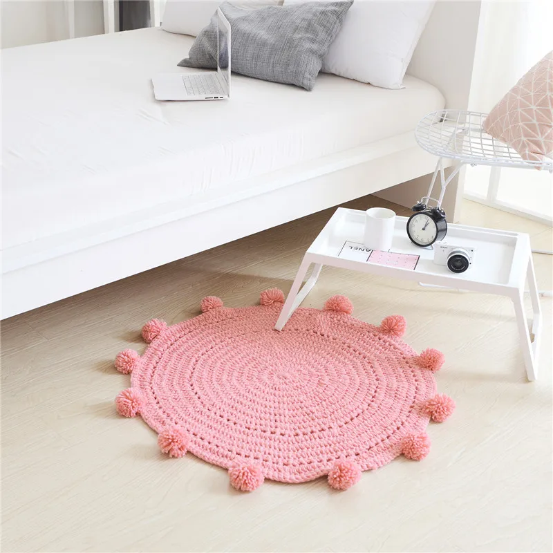 Round woven mat