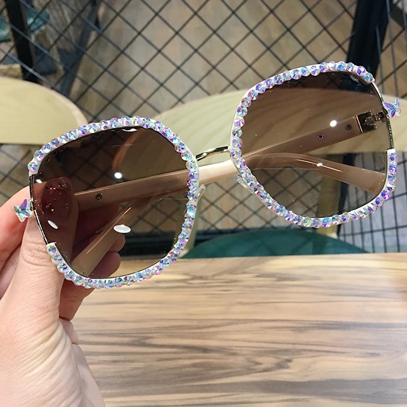 Fashion sunglasses women 2019 Luxury Rhinestone square Sun glasses oversized men sunglasses Vintage Shades for women
Fashion sunglasses women 2019 Luxury Rhinestone square Sun glasses oversized men sunglasses Vintage Shades for women
