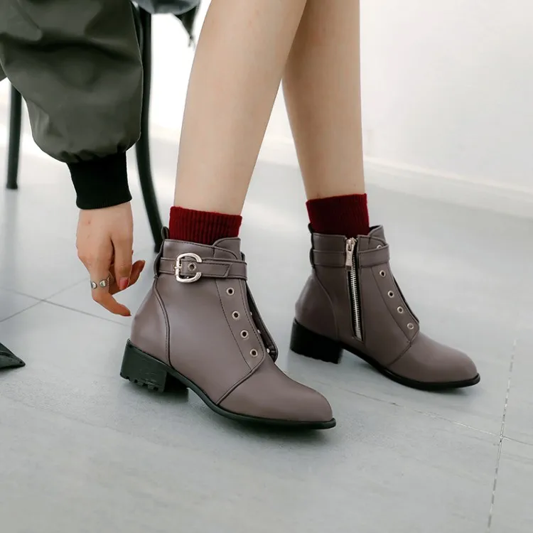 Big Size 11 12 13 14 15 16 17 Round head, thick heel, middle heel, belt buckle, rivet, side zipper, short barrel Martin boots
Big Size 11 12 13 14 15 16 17 Round head, thick heel, middle heel, belt buckle, rivet, side zipper, short barrel Martin boots