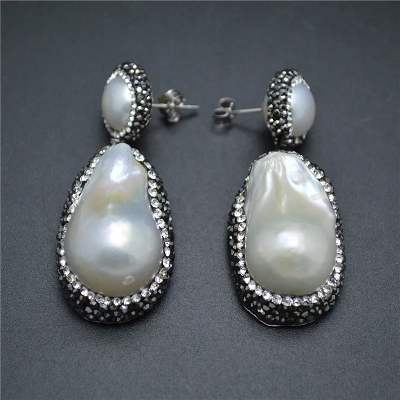 1Pair White Fresh Water Pearl Baroque Drop Two Layers Dangle Earrings Paved Black Crystal Beads Fashion Woman Jewelry
1Pair White Fresh Water Pearl Baroque Drop Two Layers Dangle Earrings Paved Black Crystal Beads Fashion Woman Jewelry